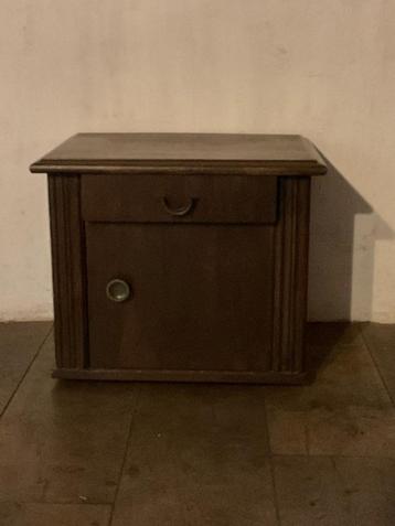 Nachtkastje beschikbaar voor biedingen