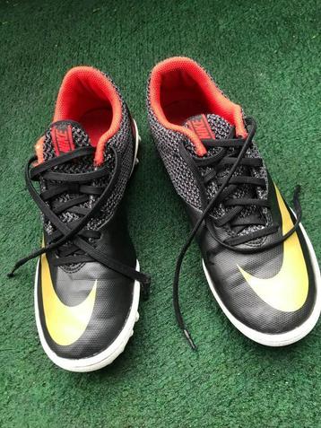 Mooie Zwarte NIKE sportschoenen mt. 39 beschikbaar voor biedingen