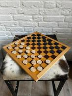 Houten dambord met stenen, Hobby en Vrije tijd, Gezelschapsspellen | Bordspellen, Een of twee spelers, Ophalen of Verzenden, Gebruikt