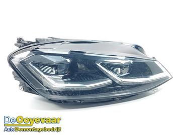Koplamp rechts van een Volkswagen Golf (Golf 12-) beschikbaar voor biedingen