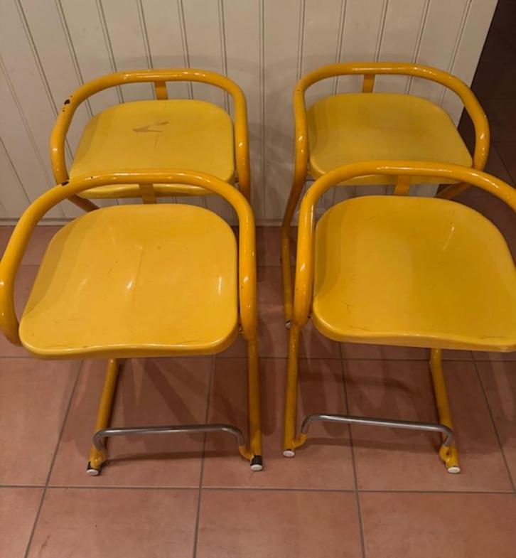 70-er jaren Barkrukken ( 4 stuks, geel), Huis en Inrichting, Barkrukken, Gebruikt, 60 tot 90 cm, Metaal, 4 krukken, Ophalen