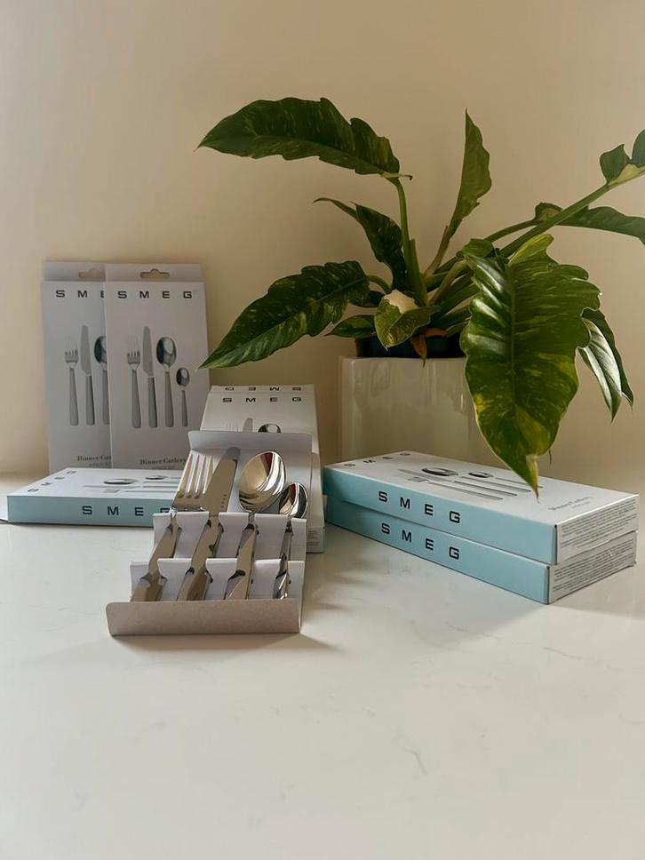 Smeg bestek. Bestekset SMEG 4-delig. AH spaaractie 4 = 100,-, Huis en Inrichting, Keuken | Bestek, Zo goed als nieuw, Bestekset