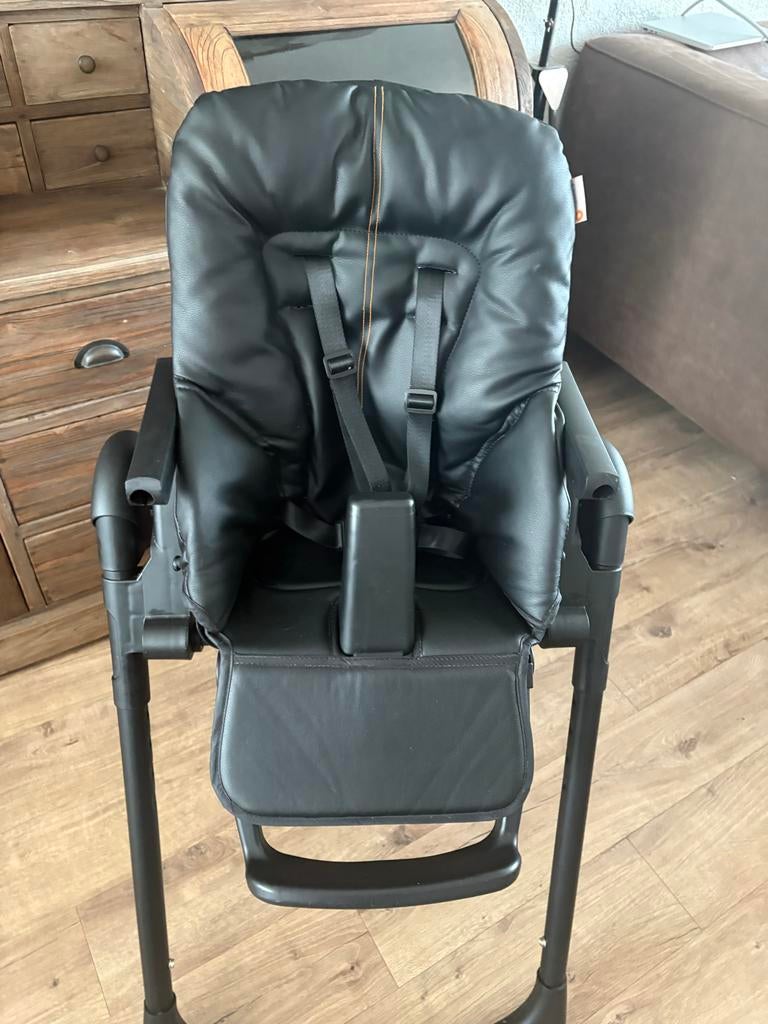 Qute Q lunch stoel - Zwart, Kinderen en Baby's, Kinderstoelen, Ophalen, Zo goed als nieuw, Meegroeistoel, Gordel(s)