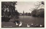 Delfzijl (Gr.) Stadsgezicht, koppel Zwanen, Ganzen, gel.1958, Verzenden, 1940 tot 1960, Gelopen, Groningen