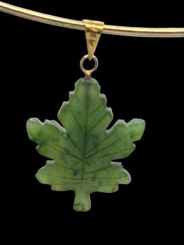 14 k Goud  & Jade Canadees Esdoorn Blad  beschikbaar voor biedingen