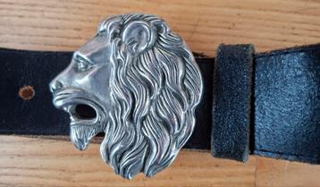 Vintage leren damesriem met zware leeuwenkop 70er jaren beschikbaar voor biedingen