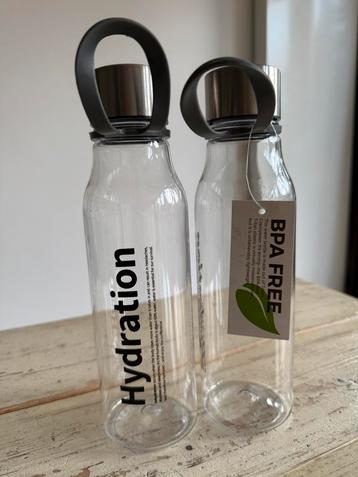 2 lichtgewicht BPA vrije plastic flessen / bidons beschikbaar voor biedingen
