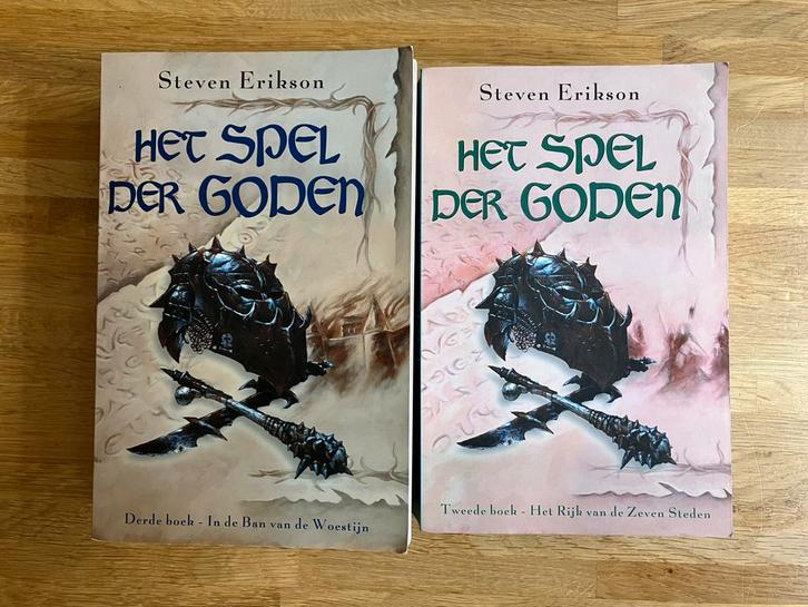 2 boeken Steven Erikson - Het spel der goden deel 2 en 3, Boeken, Fantasy, Gelezen, Ophalen of Verzenden