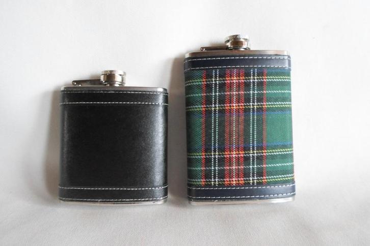 Hip Flask Stewart Black Tartan / Leer 2x, Antiek en Kunst, Curiosa en Brocante, Ophalen of Verzenden