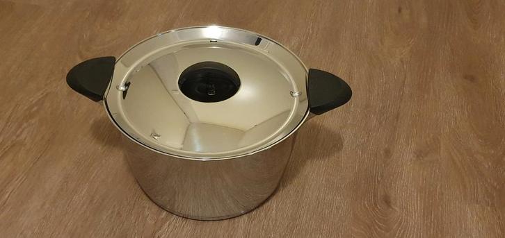 BK Q-linair kookpan 22 cm. Bodemmaat., Huis en Inrichting, Keuken | Potten en Pannen, Zo goed als nieuw, Kookpan of Snelkookpan