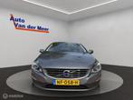 Volvo V60 1.5 T3 Kinetic / Navigatie / Half leder / Etc.., Euro 6, 4 cilinders, 152 pk, Zilver of Grijs