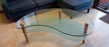 Salon tafel beschikbaar voor biedingen