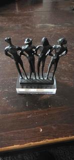 Bronzen Beeld van Vier Dansers, Ophalen