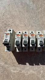 5x Merlin Gerin / Multi9 diverse installatieautomaten, Hobby en Vrije tijd, Elektronica-componenten, Ophalen of Verzenden, Gebruikt