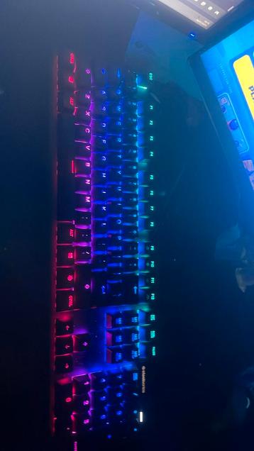Apex 5 tkl steelseries beschikbaar voor biedingen