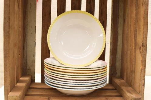 12 Delig porseleinen bordjes 45012, Huis en Inrichting, Keuken | Servies, Gebruikt, Bord(en), Overige stijlen, Porselein, Ophalen of Verzenden