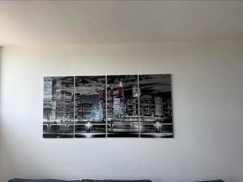 Modern schilderij Skyline op 4 panelen zwart/wit/kleuraccent, Antiek en Kunst, Kunst | Schilderijen | Abstract, Ophalen