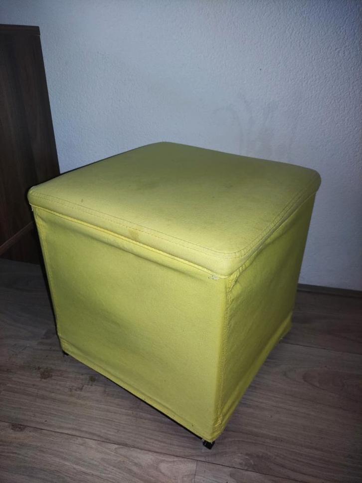 **GRATIS** 2x Poefjes met deksel 40x40 cm IKEA Bosnäs, Huis en Inrichting, Banken | Voetenbanken en Poefen, Gebruikt, Minder dan 50 cm