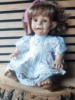 Vintage Meisjespop met Bloemjurk, Ophalen of Verzenden, Gebruikt, Babypop