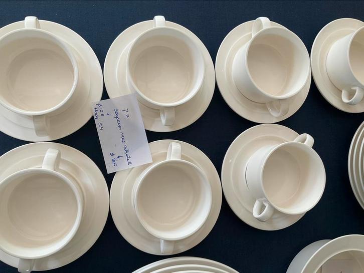 Royal Boch stackable /soepkommen met schotel, Huis en Inrichting, Keuken | Servies, Zo goed als nieuw, Kop(pen) en/of Schotel(s)