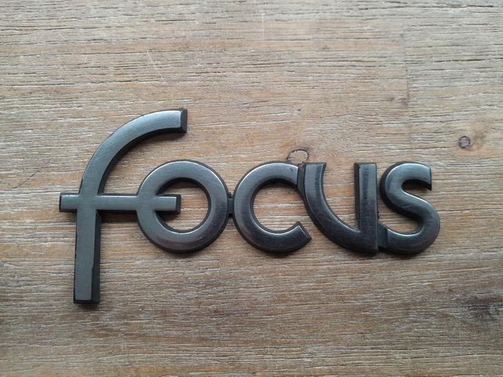 LOGO / EMBLEEM - FORD FOCUS - voor op de achterklep - €5,-, Auto-onderdelen, Klein materiaal, Ford, Gebruikt, Verzenden