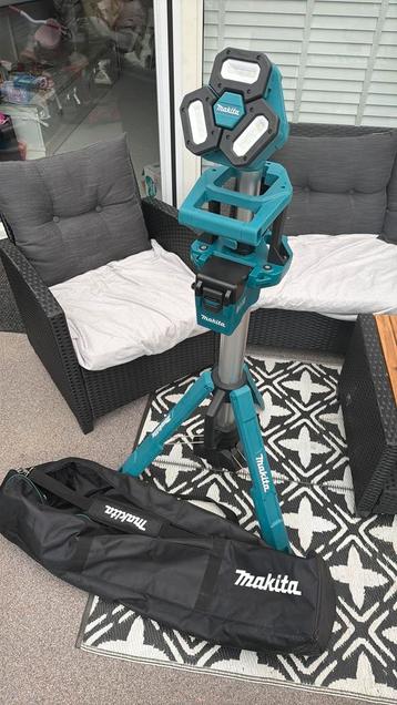 Makita NLADML814 14.4V 18V  bouwlamp 3 spots 220cm 3000Lm beschikbaar voor biedingen