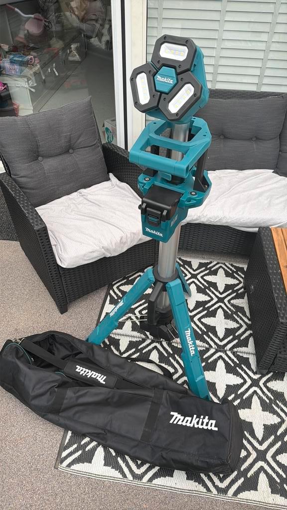 Makita NLADML814 14.4V 18V  bouwlamp 3 spots 220cm 3000Lm, Doe-het-zelf en Verbouw, Bouwverlichting, Zo goed als nieuw, Lamp, 500 watt of meer