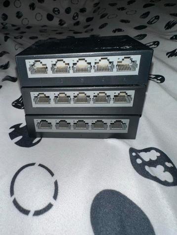 3x TP-Link LS1005G 5-Poorts Gigabit Switch beschikbaar voor biedingen