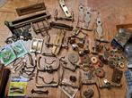 Ruim 90 vintage messing deurkrukken handgrepen brievenbussen, Ophalen of Verzenden, Gebruikt, Minder dan 50 mm