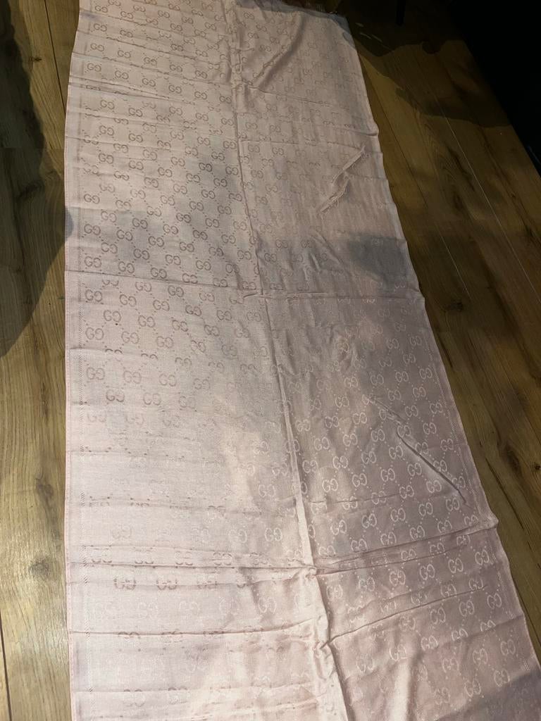 Gucci Sjaal Lichtroze - Nieuwstaat, Ophalen of Verzenden, Zo goed als nieuw, Maat 46/48 (XL) of groter, Sjaal