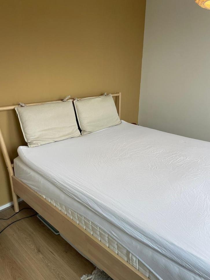 IKEA houten bedframe 180x200, Huis en Inrichting, Slaapkamer | Bedden, Zo goed als nieuw, Tweepersoons, 180 cm, 200 cm, Hout, Beige