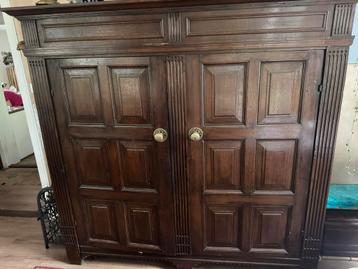 Koloniale kast Antiek ca 80 jaar oud beschikbaar voor biedingen