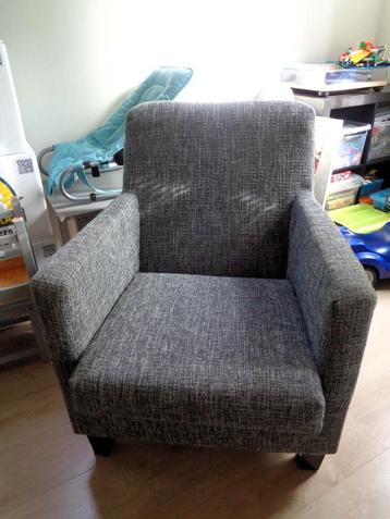 Moderne grijs getinte stoffen fauteuil beschikbaar voor biedingen