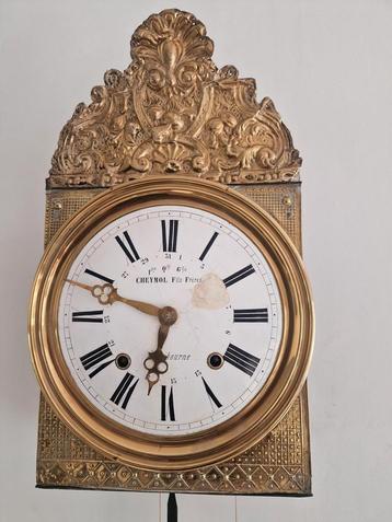 Antieke klok beschikbaar voor biedingen