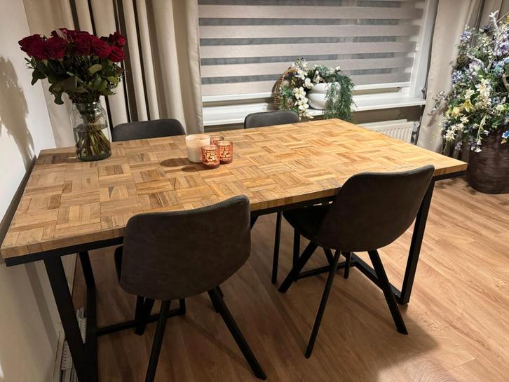 Keurige houten eettafel, Huis en Inrichting, Tafels | Eettafels, Gebruikt, 50 tot 100 cm, 150 tot 200 cm, Vier personen, Rechthoekig