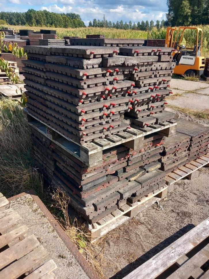 meerdere partijen restanten rubber tegels. €2,95 per m2, Tuin en Terras, Tegels en Klinkers, Gebruikt, Overige typen, Rubber, 10 m² of meer