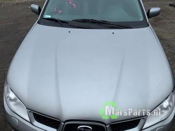 Motorkap van een Subaru Impreza beschikbaar voor biedingen