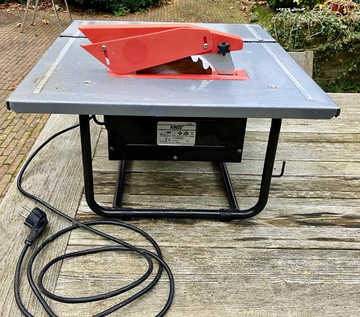 tafelzaagmachine Kinzo 8E3120, Doe-het-zelf en Verbouw, Gereedschap | Zaagmachines, Gebruikt, Cirkelzaag, 600 tot 1200 watt, 30 tot 70 mm