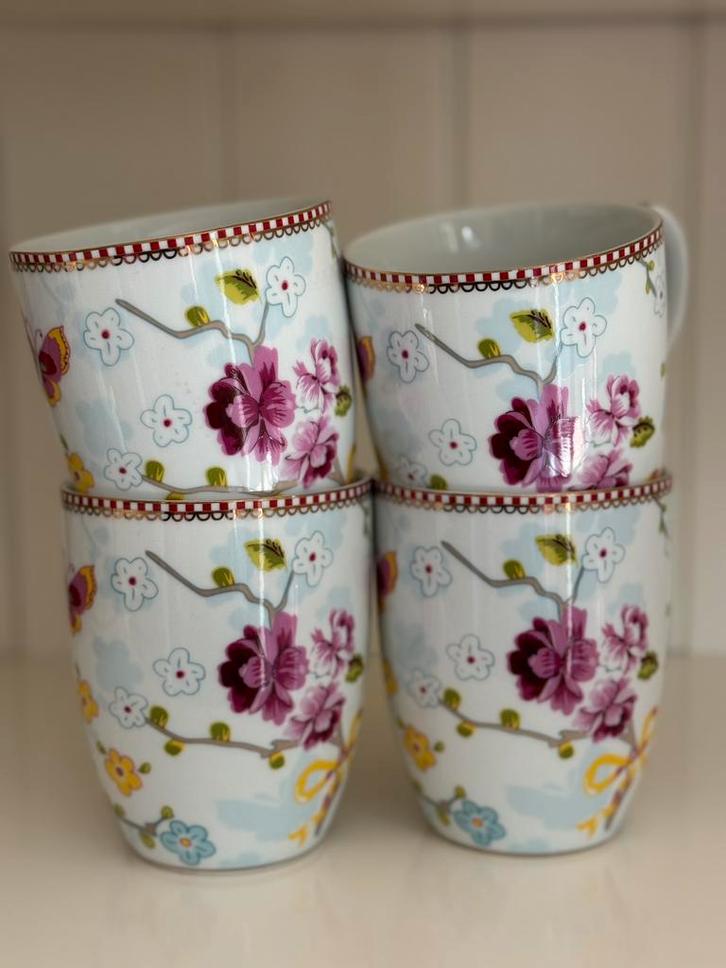 Pip Studio servies 4 grote mokken Chinese Rose wit, Huis en Inrichting, Keuken | Servies, Zo goed als nieuw, Kop(pen) en/of Schotel(s)