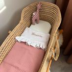 New! Ruffle laken voor wieg met geborduurde naam van de baby, Verzenden, Nieuw, Reisbedje