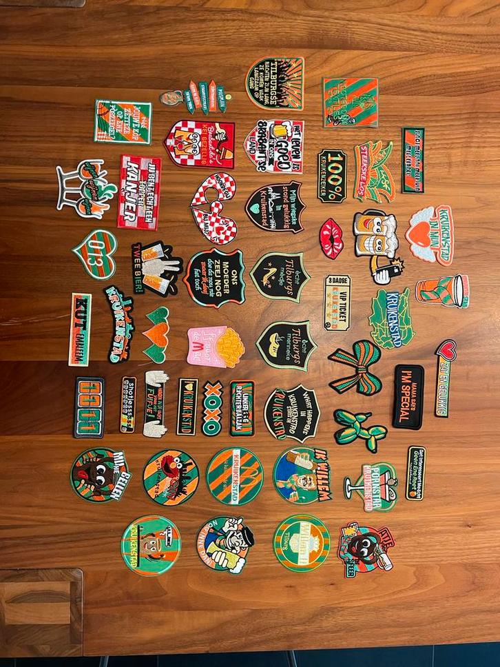 Kruikenstad Emblemen - 9 halen, 8 betalen!, Kleding | Heren, Carnavalskleding en Feestkleding, Nieuw, Accessoires, Carnaval, Overige maten