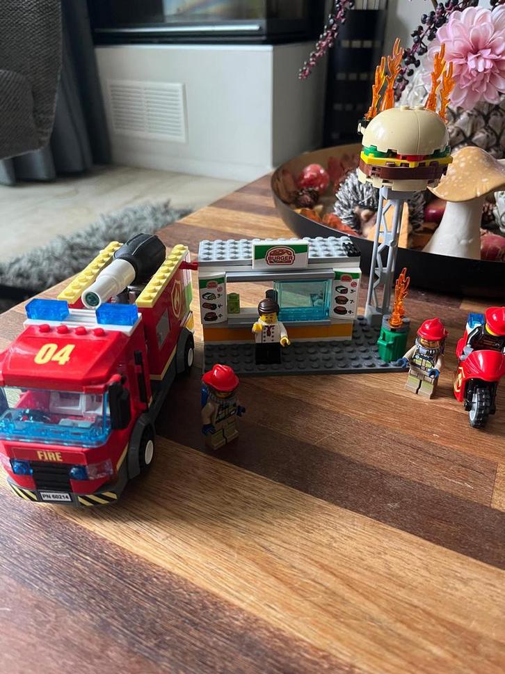 Lego City 60214 Brand bij het hamburgerrestaurant, Kinderen en Baby's, Speelgoed | Duplo en Lego, Zo goed als nieuw, Lego, Complete set