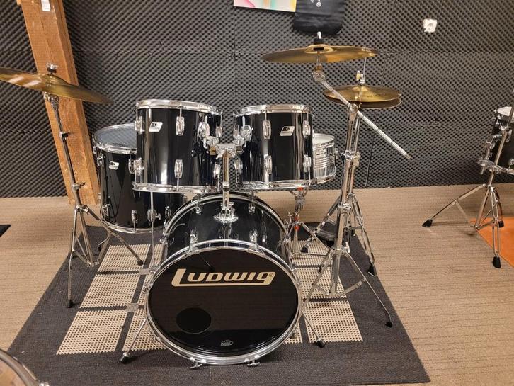 Ludwig Rocker set in topstaat  (Black/white badges), Muziek en Instrumenten, Drumstellen en Slagwerk, Zo goed als nieuw, Ludwig