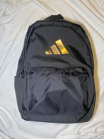 Zwarte Adidas rugzak met goud logo, Nieuw, Ophalen of Verzenden, Minder dan 25 cm, Overige merken