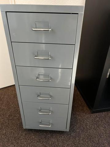 Ladenkastje beschikbaar voor biedingen