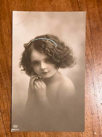 Art Nouveau Postkaart - Meisje met Krullen 1914 beschikbaar voor biedingen