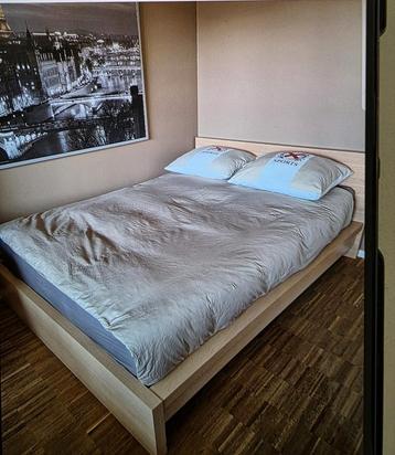 Hierbi te koop een zeer mooie bed 140x200cm incl matras