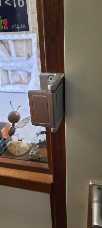 Kierstandhouder Hulpmiddel tegen indringers beschikbaar voor biedingen