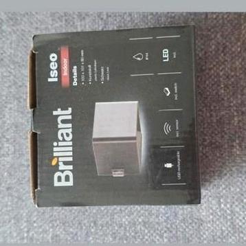 2 wandlampen van Brilliant -nieuw beschikbaar voor biedingen