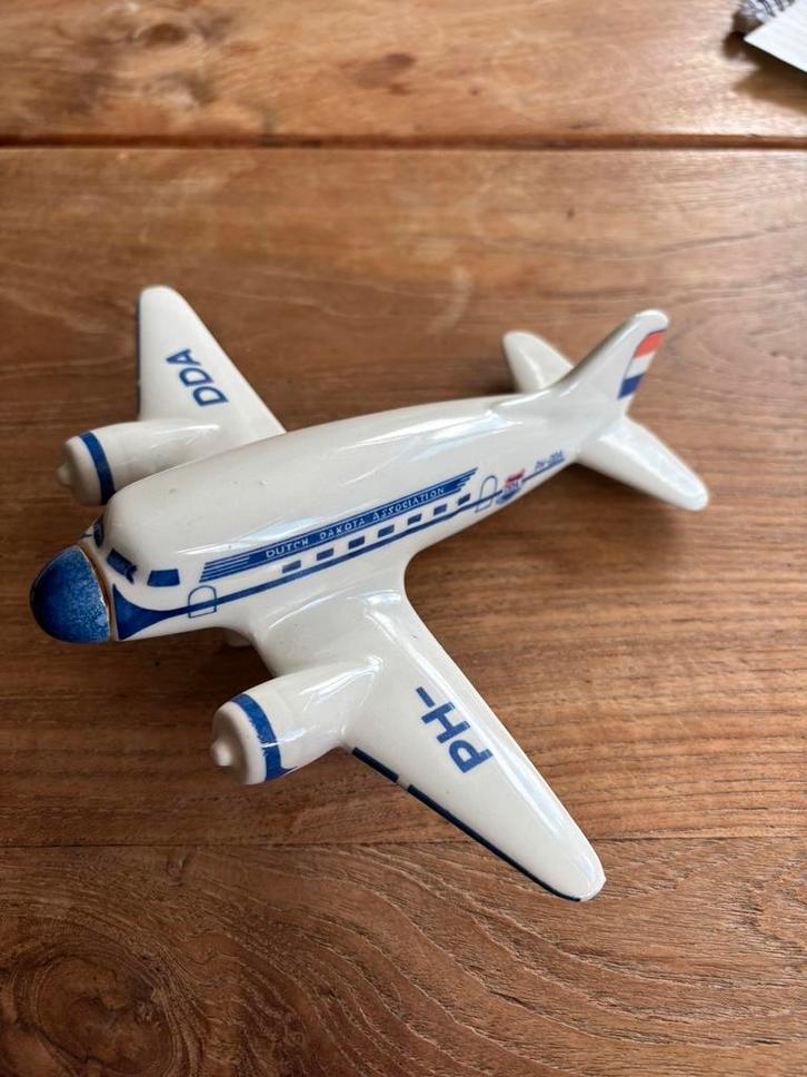 Delfts Blauwe Vliegtuigfles PH-DDA - De Ooievaar - Zeldzaam, Verzamelen, Luchtvaart en Vliegtuigspotten, Zo goed als nieuw, Schaalmodel